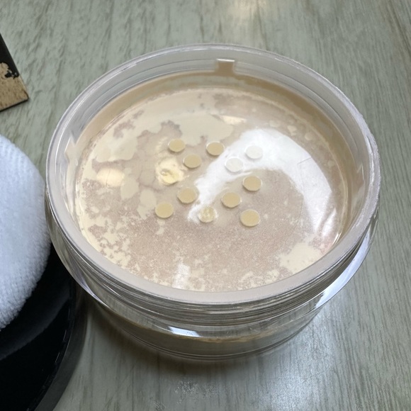HD Flawless setting powder brightening banana - Picture 7 of 11